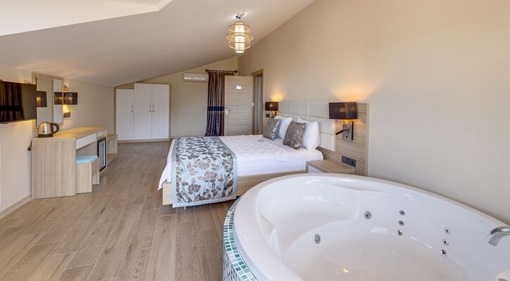 Perdikia Hill & Family Hotel